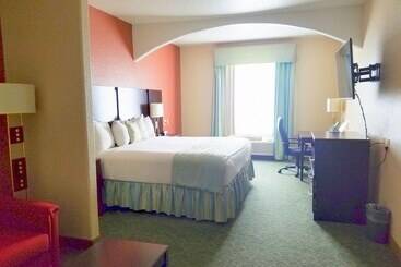 Hotel Ramada By Wyndham South Waco