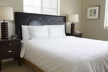 Aparthotel Oakwood 850 North Randolph Street