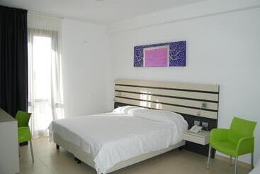 Отель Althea Palace