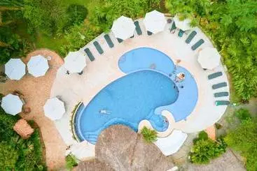 בית מלון כפרי Cariblue Beach and Jungle Resort