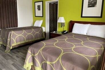 בית מלון כפרי Rodeway Inn