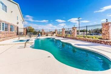 فندق Wamego Inn And Suites