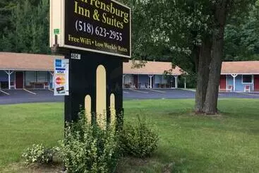 モーテル Warrensburg Inn & Suites   6 Mi To Lake George
