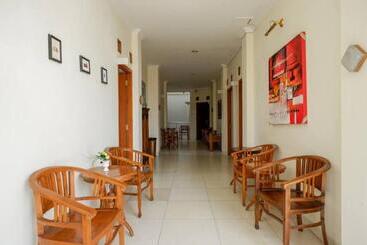 فندق Reddoorz Near Lempuyangan Train Station