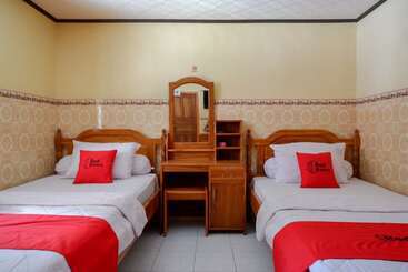 פנסיון Reddoorz Near Lakota Beach Tomia Wakatobi