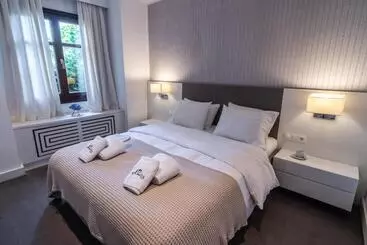 בית מלון כפרי 12 Months Resort & Spa