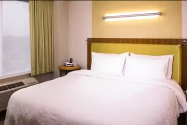 מלון דירות Springhill Suites New York Laguardia Airport