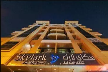 هتل Skylark  Apartments