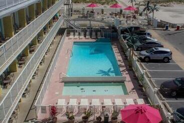 Paradise Oceanfront Resort