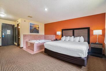 ホテル Days Inn & Suites By Wyndham Traverse City