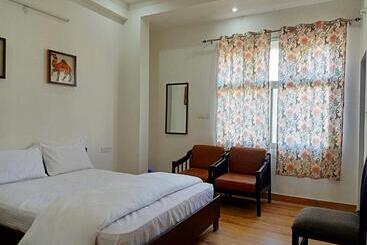 Отель Hindupura Residency