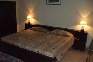 Отель Coconut Grove Miners Lodge