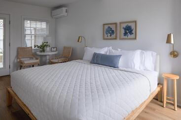 בית מלון כפרי Inn On The Beach