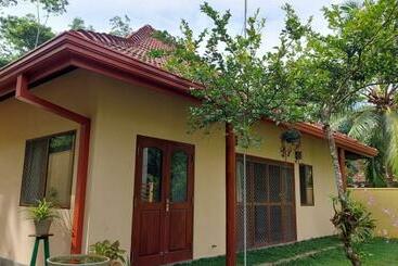 Pensió El Nivasa Villa In Weligama