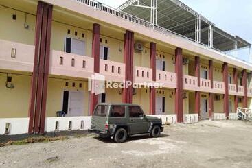 Hotel Boarding House Syariah Mm Bone Redpartner