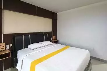 Hotelli Reddoorz Near Poso City Mall