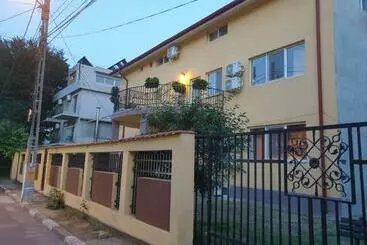 Alberg Dms Family House