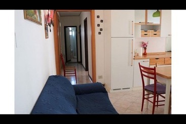 تختخواب و صبحانه Cozy Charm Near The Beach   Beahost