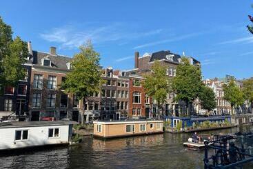 تختخواب و صبحانه Amstel Boutique Studio