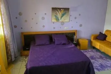 تختخواب و صبحانه Mc Location