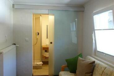 Bhome Gästehaus B&b / Apartments