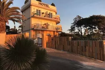 מלון דירות Hôtel Almanarre Plage Hôtel Eco Responsable Face à La Mer