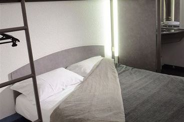 Egg Hotel Goussainville