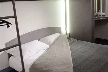 Egg Hotel Goussainville