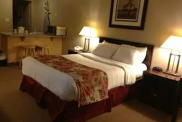 酒店 Petawawa River Inn & Suites