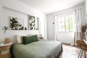 هتل De La Plage Mahogany