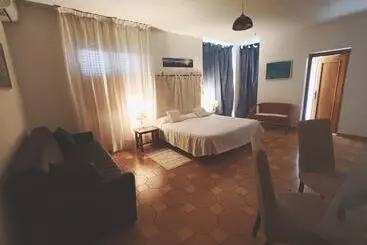 تختخواب و صبحانه Antonhouse