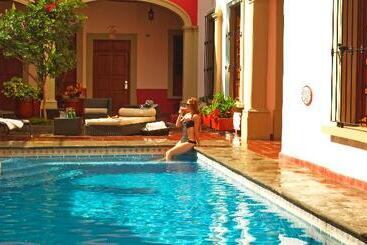 هتل Gran Casa Sayula Galeria & Spa