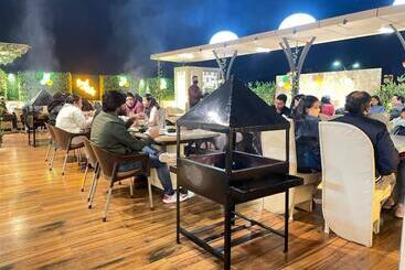 בית מלון כפרי Maheshwari Jalsa