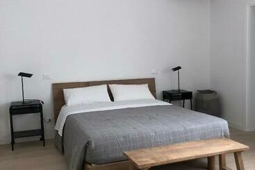 פנסיון Whiterooms