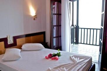 בית מלון כפרי Karaoulanis Beach