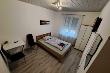 膳宿费 Hostelhollabrunn