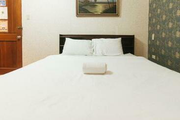 בית מלון כפרי Reddoorz Plus Ysvan  Angeles Pampanga