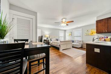 بنسيون Lovely Cozy Studio In Heart Of Atlanta