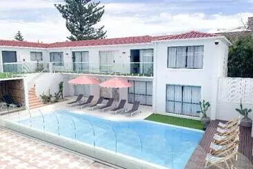 ホテル Tessa S On The Beach