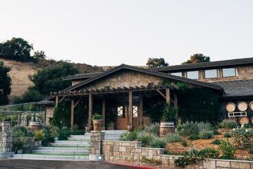 הוסטל The Inn At Zaca Creek