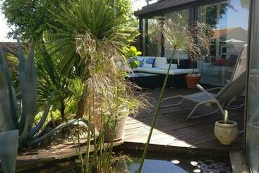 مبيت وإفطار La Touline