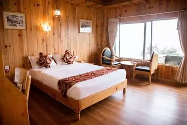 هتل Himalayan Deurali Resort