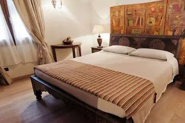 Venice Country Apartments