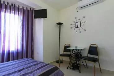 Pensió Guest Rooms Tivona