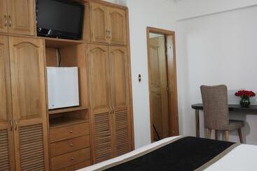 هتل Airport Travel