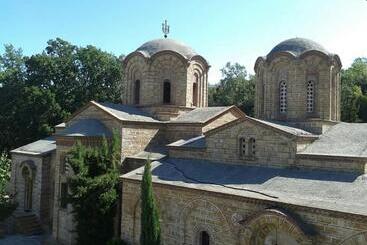 בית מלון כפרי Avra