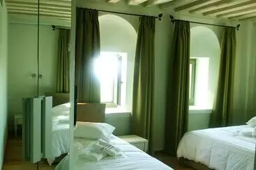 酒店 The Lotus Tree