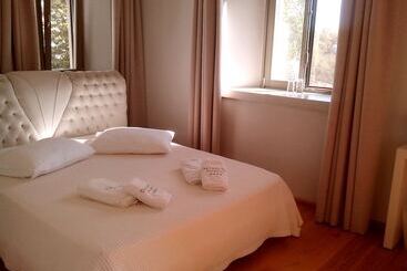 هتل The Lotus Tree