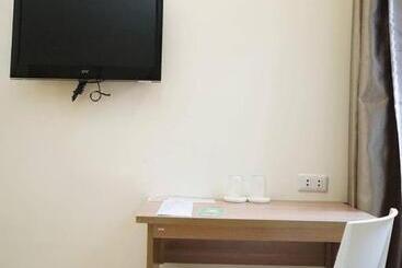 בית מלון כפרי The Center Suites