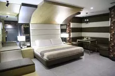 בית מלון כפרי Victoria Court Las Piñas